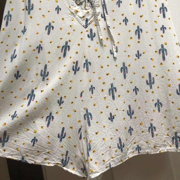 3 FOR$50 / FOREVER 21 Cactus Patterned Romper - Picture 4 of 5